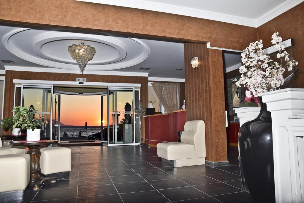 Hotel Cristina Maris Loutráki Exteriör bild